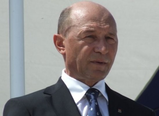 Băsescu: Ponta, plagiatorul mic, să se bată cu mine, nu cu fiica mea. E degradat moral